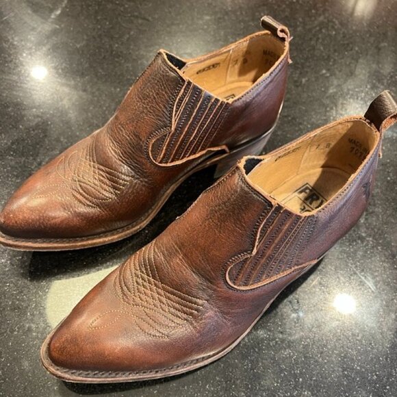 Frye - Women's booties, size 7, like new - Picture 1 of 4